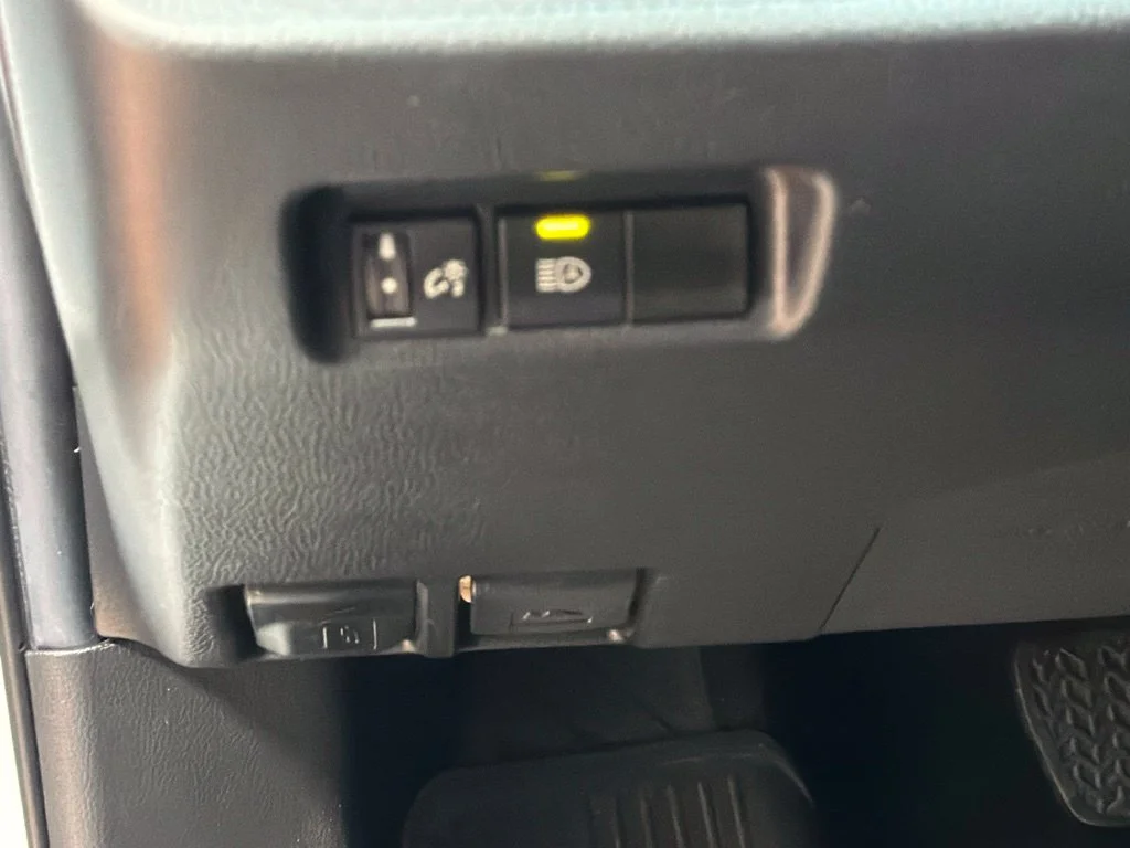 Used 2022 White Toyota LE image 24