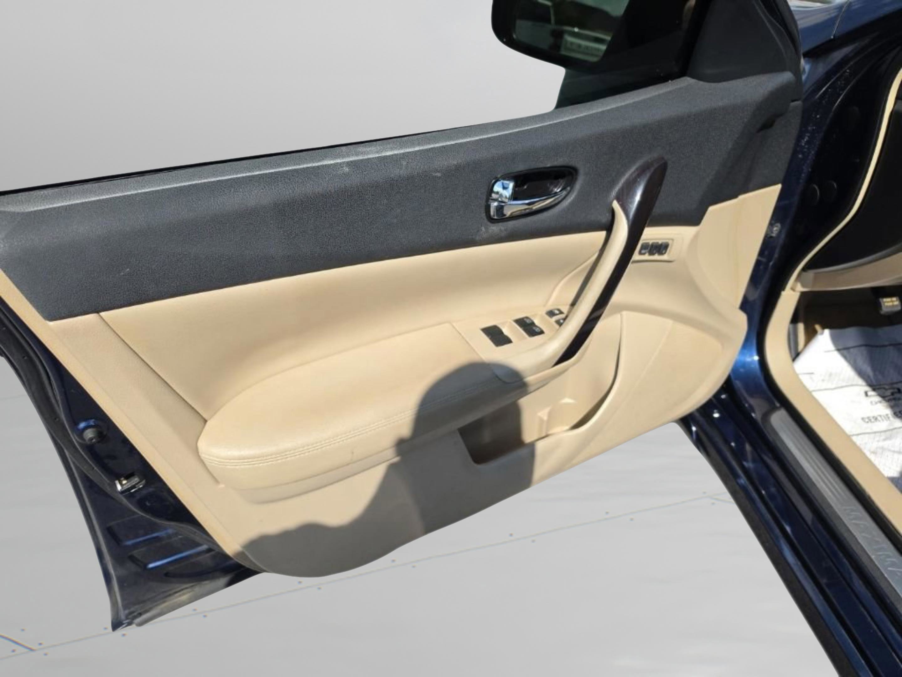 Used 2013 Blue Nissan 3.5 SV image 12