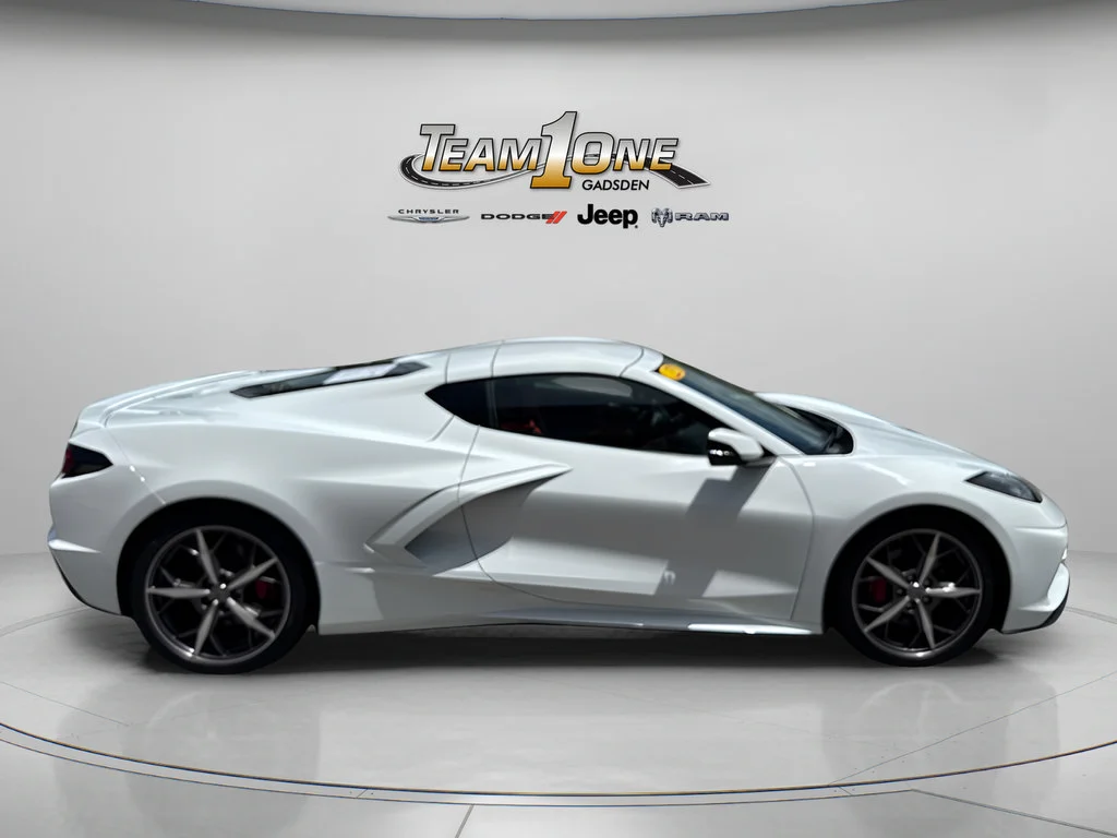Used 2022 Arctic White Chevrolet 2LT image 10