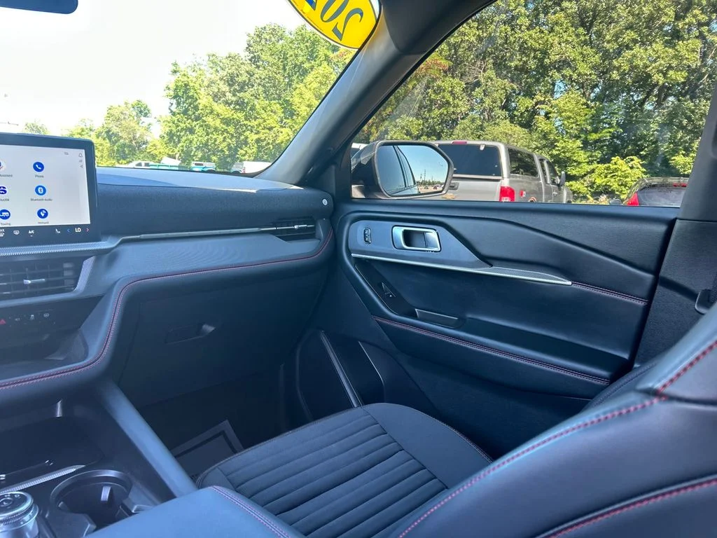 Used 2025 Gray Ford ST-Line image 34