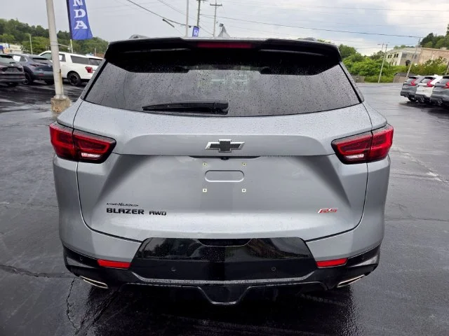 Used 2025 Gray Chevrolet RS image 7