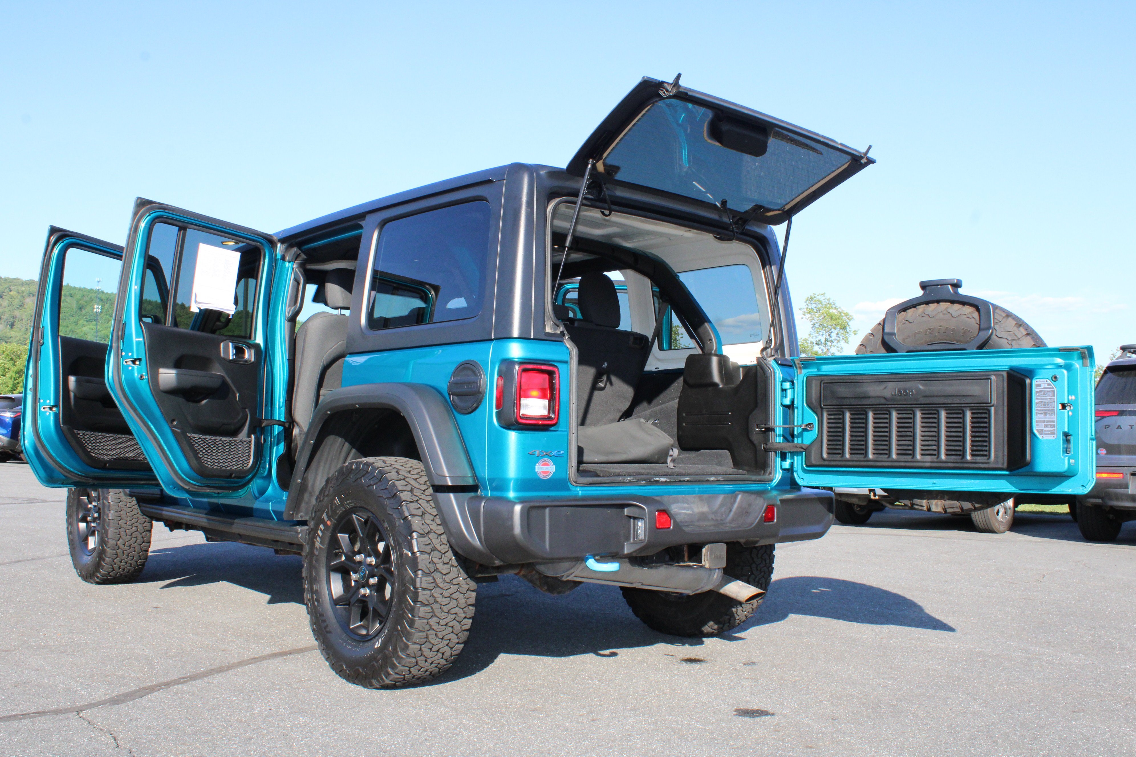 Used 2024 Bikini Pearl Coat Jeep Willys image 23