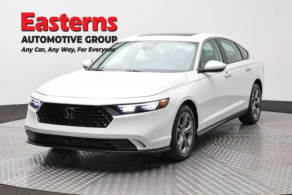 Used 2024 White Honda EX image 1