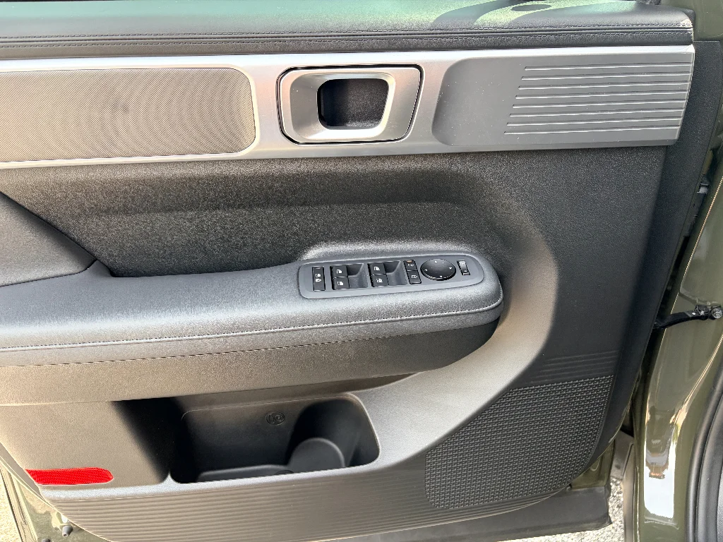 Used 2025 Rockwood Green Hyundai SEL image 11