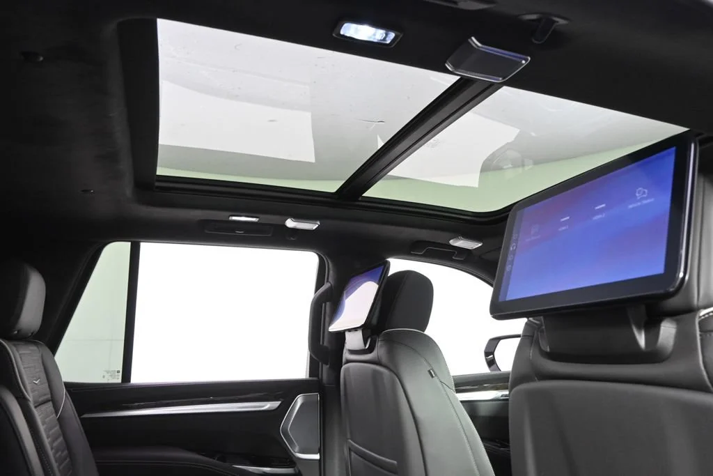2026 Cadillac Escalade Platinum Sport - Photo 17