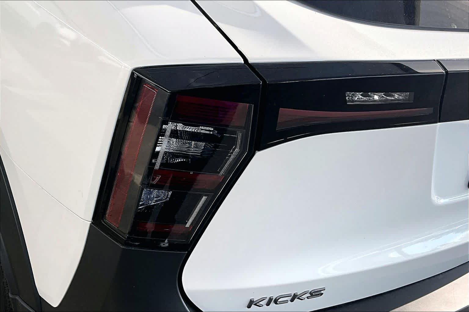 New 2026 Aspen White Tricoat Nissan SR image 12