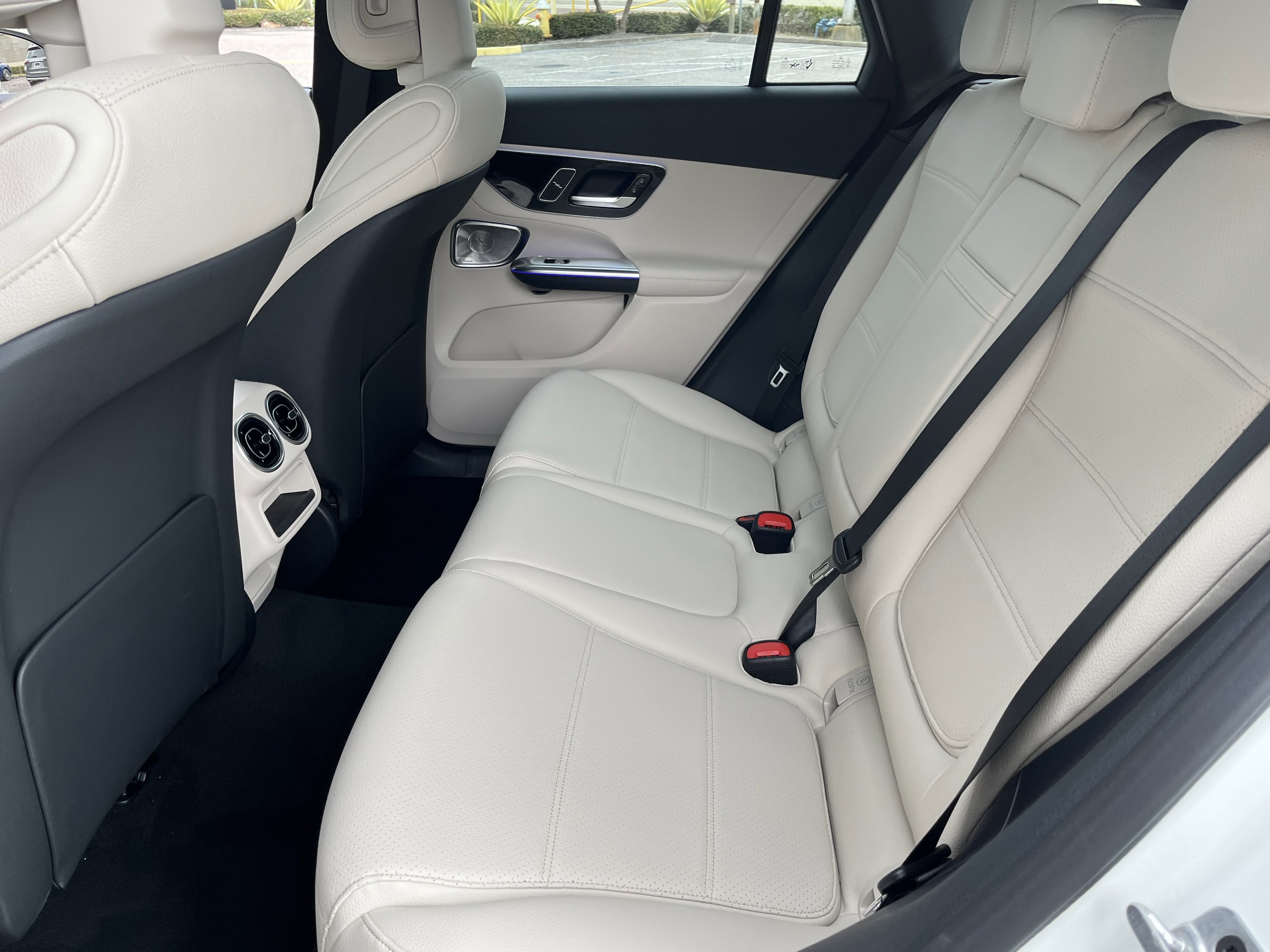 New 2026 POLAR WHITE Mercedes-Benz GLC 300 image 17