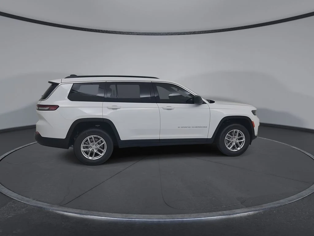 New 2026 Bright White Clear-Coat Exterior Paint Jeep Laredo image 16