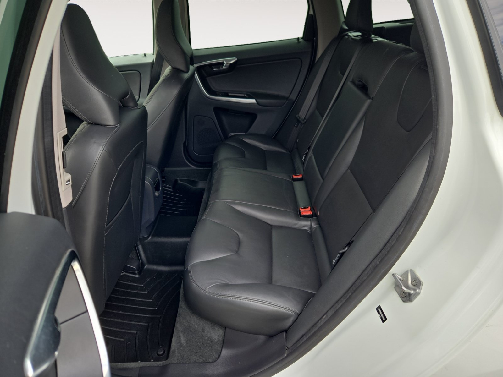 Used 2016 Ice White Volvo T5 Drive-E Premier image 24
