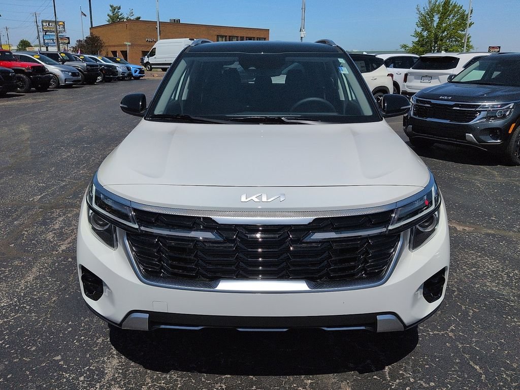 New 2026 Clear White / Black Roof Kia S image 3
