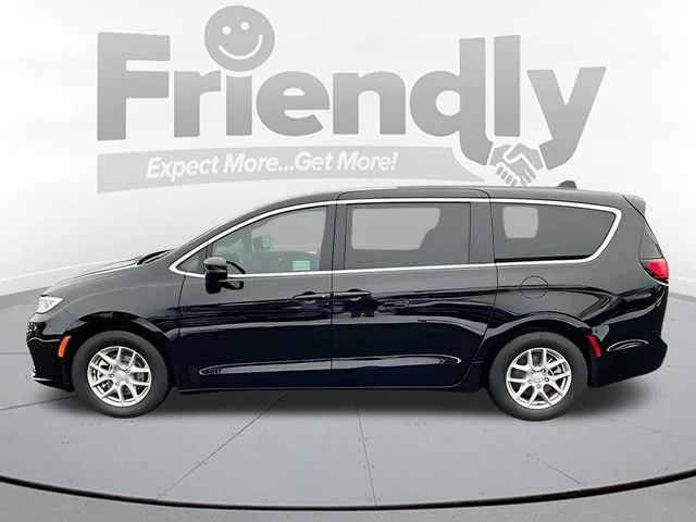 New 2026 Diamond Black Crystal Pearl-Coat Exterior Paint Chrysler Select image 8