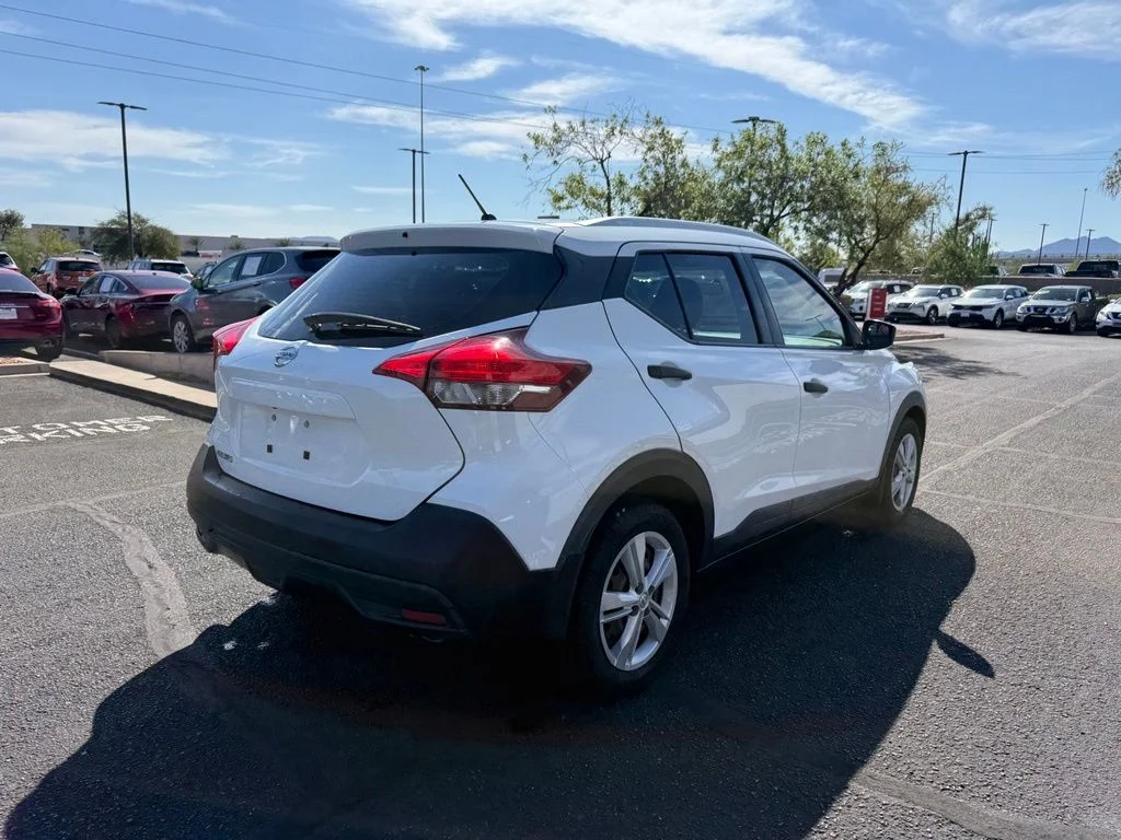 Used 2018 White Nissan S image 9