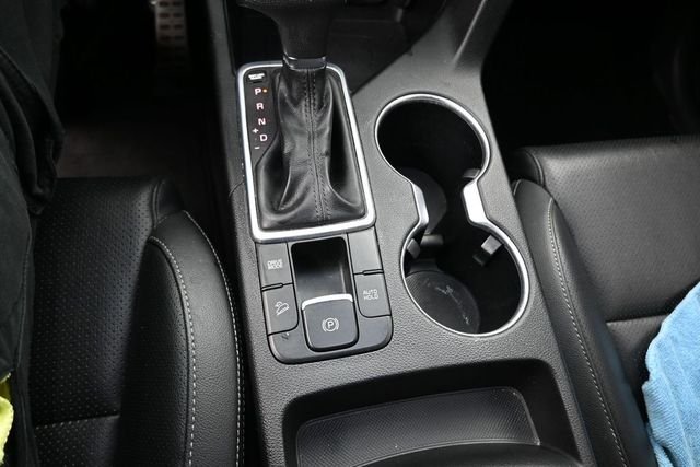 Used 2020 White Kia S image 14