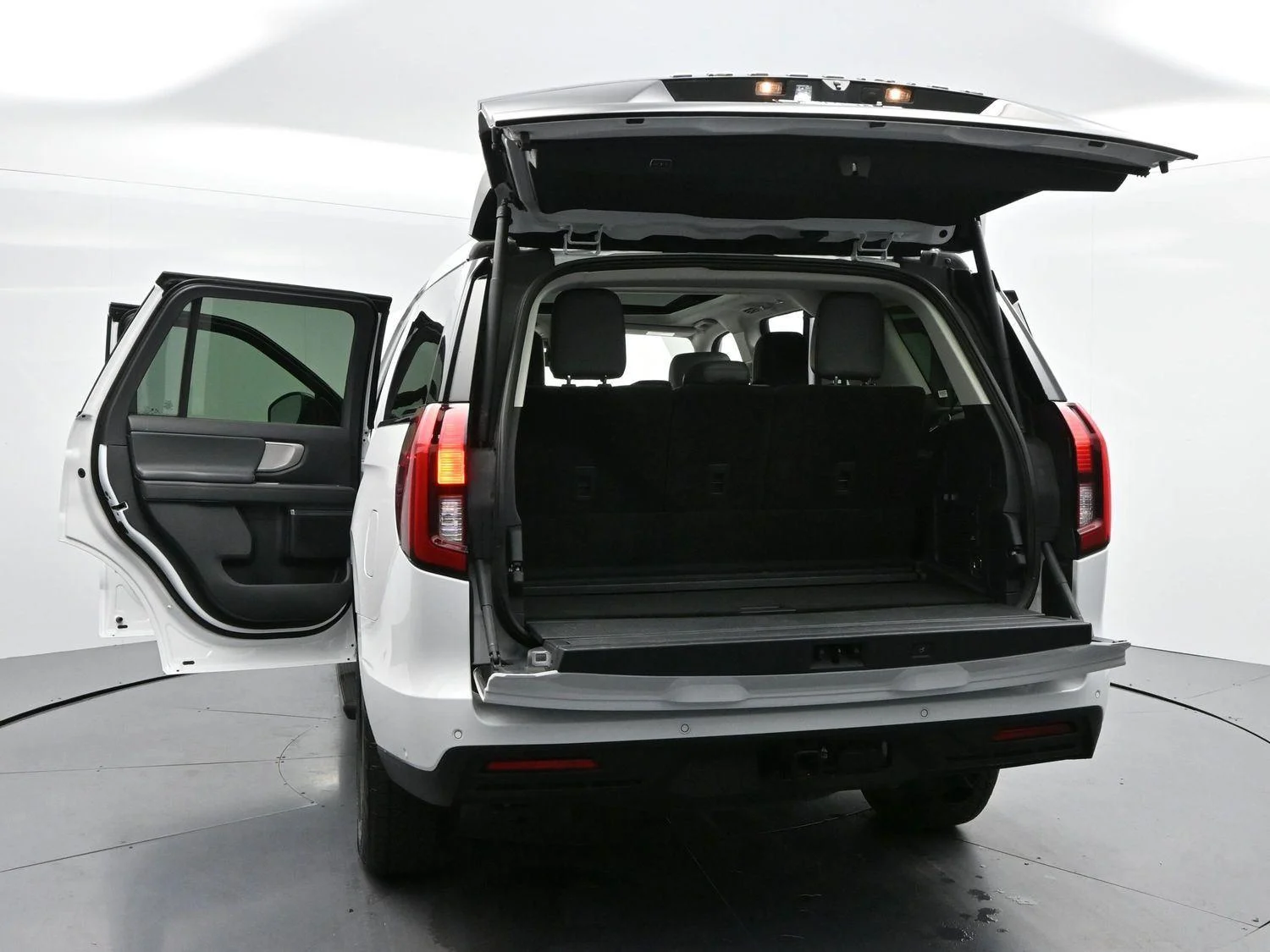 Used 2025 White Ford Active image 48