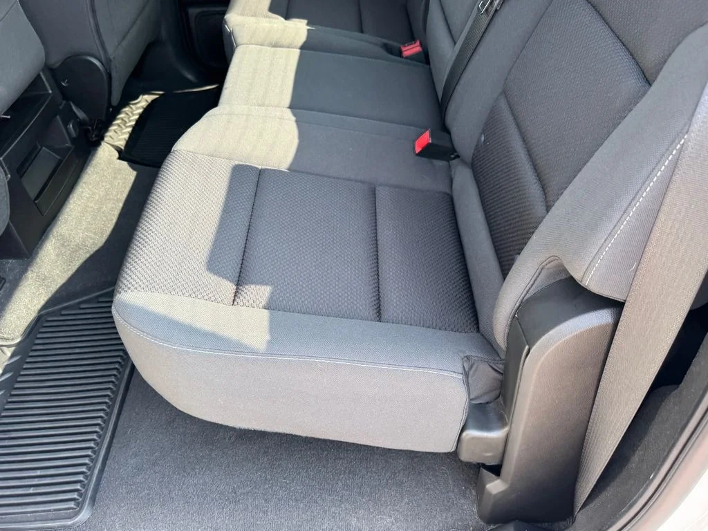 Used 2018 White Chevrolet LT image 9