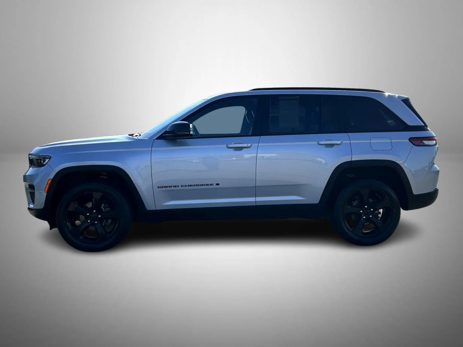 Used 2023 Silver Jeep Altitude X image 8