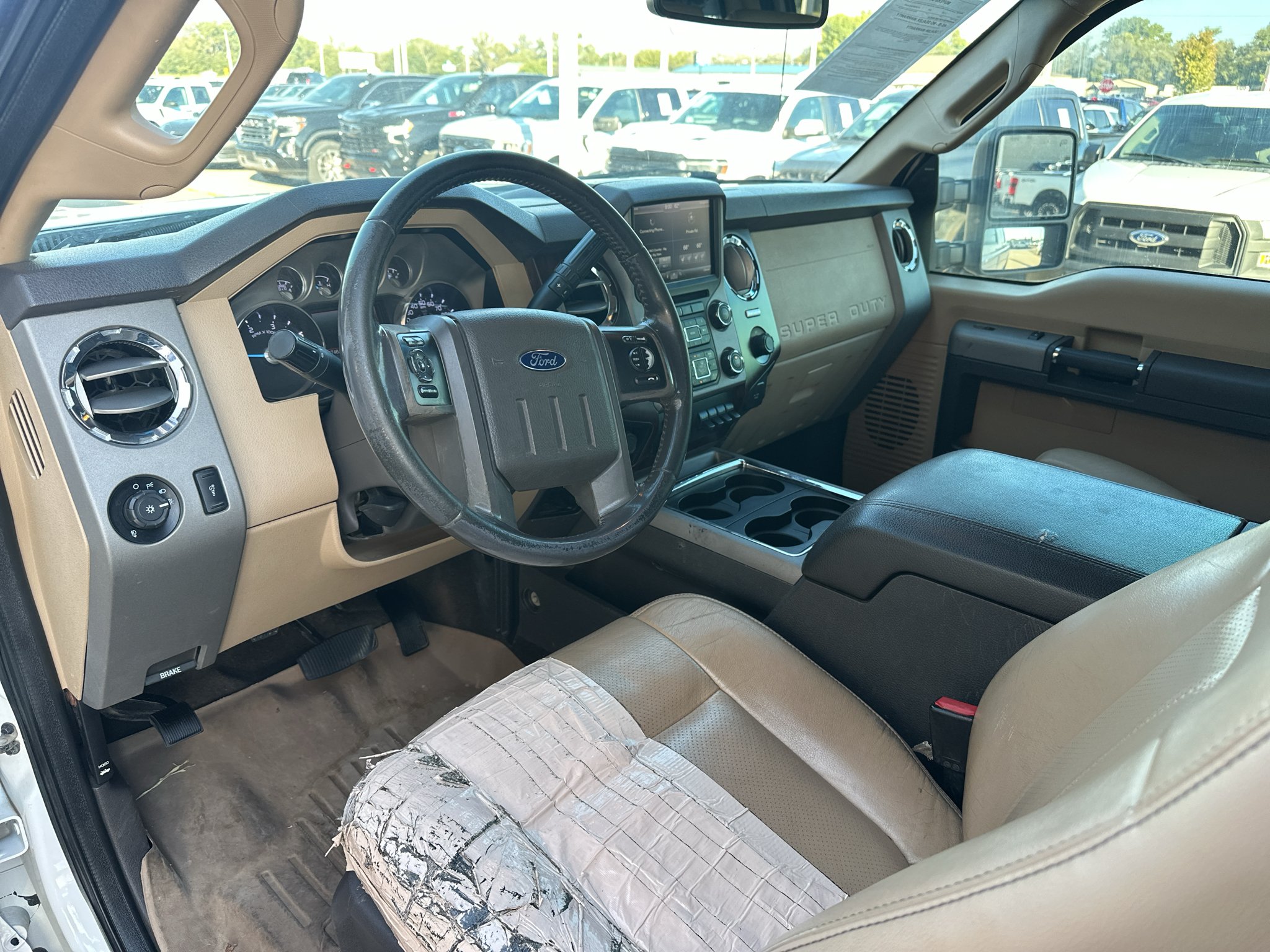 Used 2016 White Platinum Metallic Tri-Coat Ford LARIAT image 2