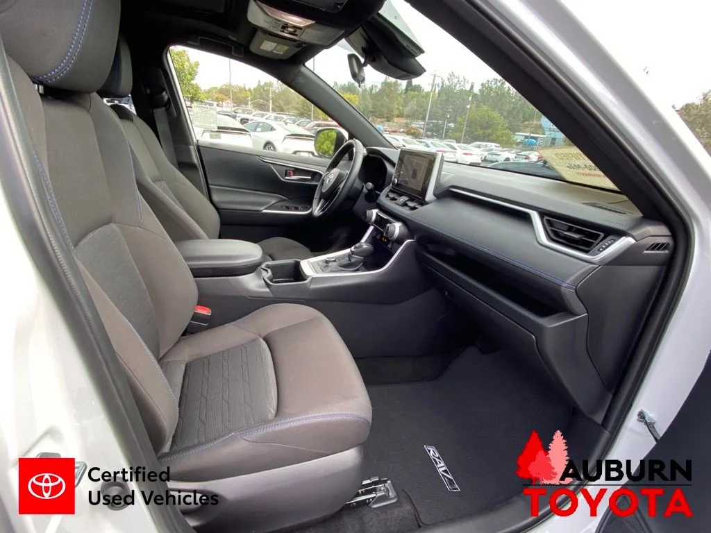 Used 2025 Ice Cap Toyota SE image 16