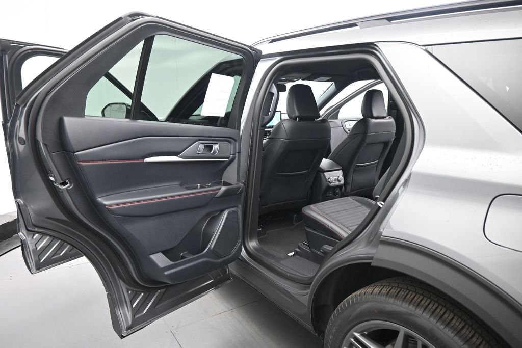 New 2026 Carbonized Gray Metallic Ford ST-Line image 18