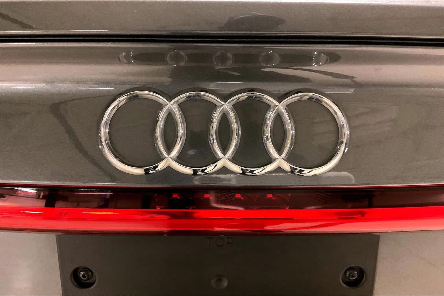 Used 2022 Daytona Gray Pearl Effect Audi Prestige image 31