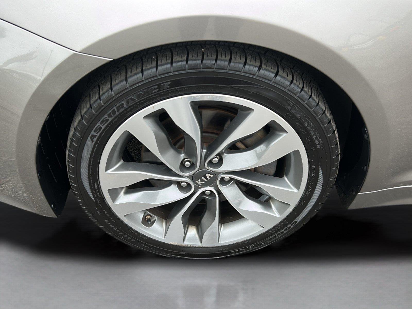 Used 2015 Titanium Kia SX Turbo image 20