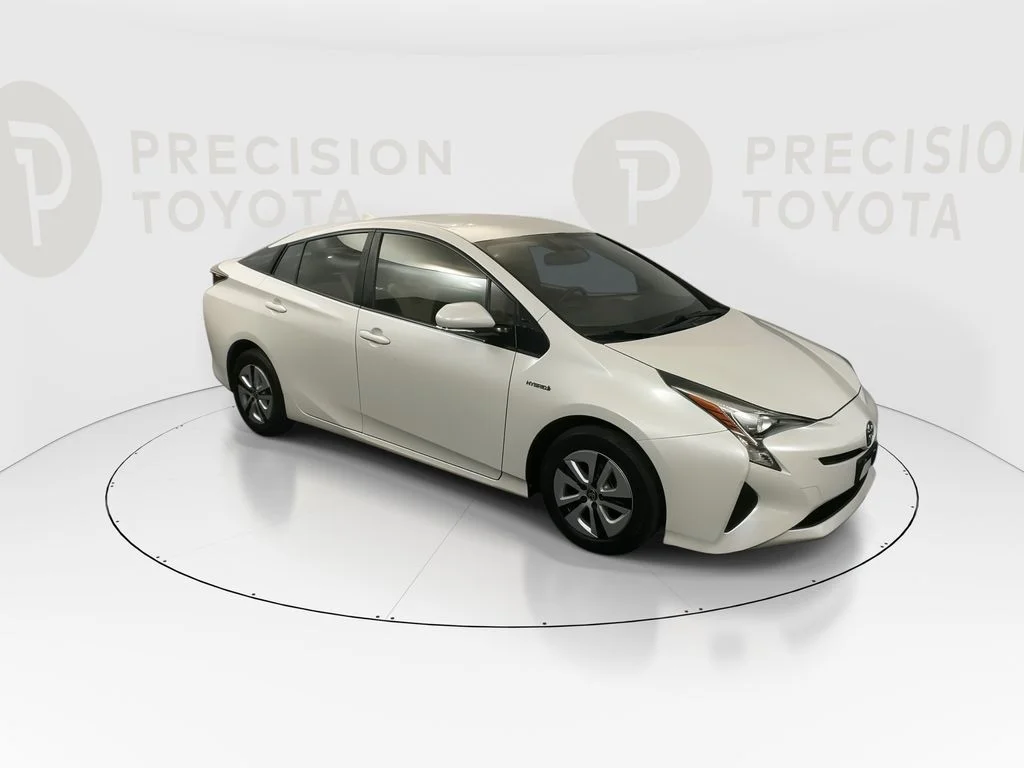 Used 2016 Blizzard Pearl Toyota Three image 3