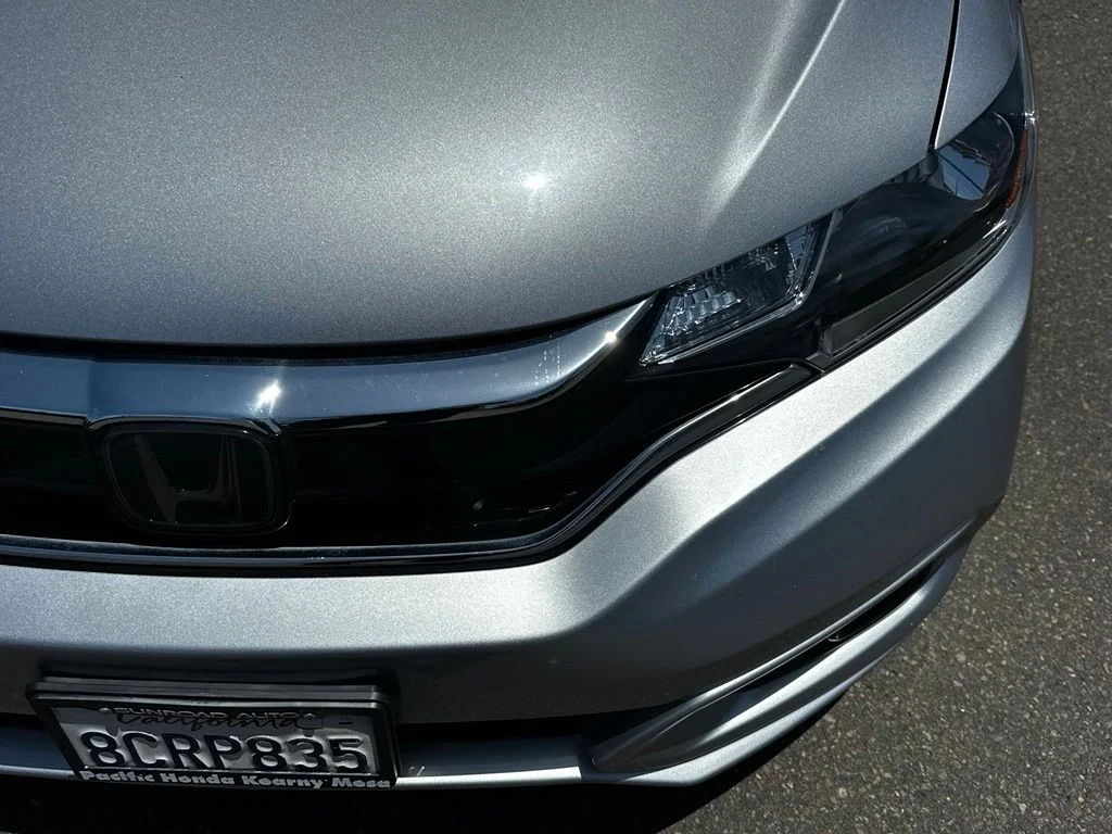 Used 2018 Silver Honda EX image 5