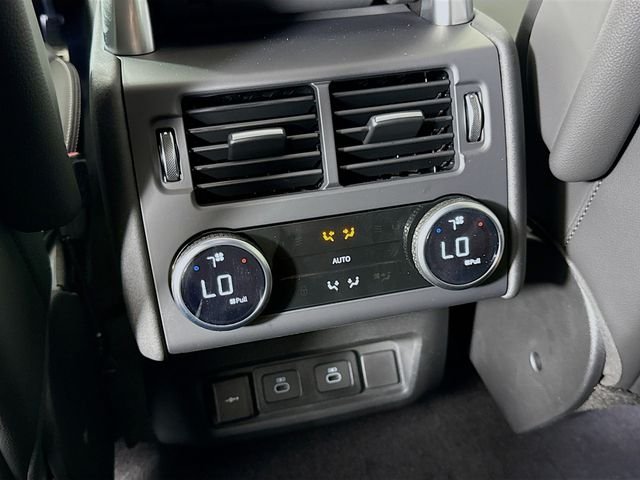 New 2026 Santorini Black Land Rover Dynamic SE image 27