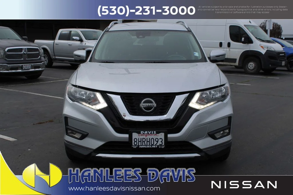 Used 2018 Silver Nissan SL image 4