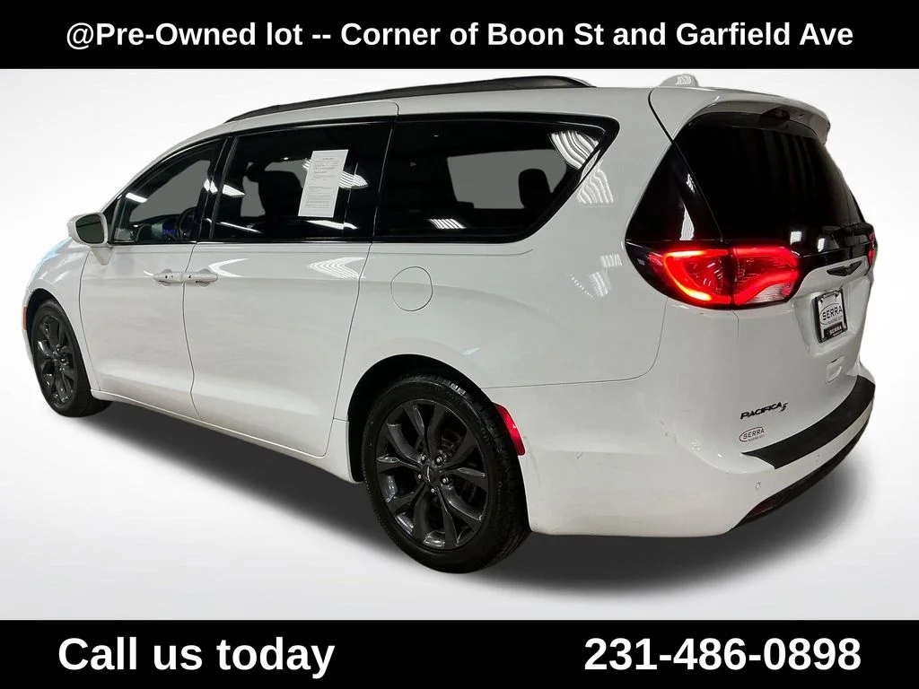 Used 2018 White Chrysler Touring L Plus image 3