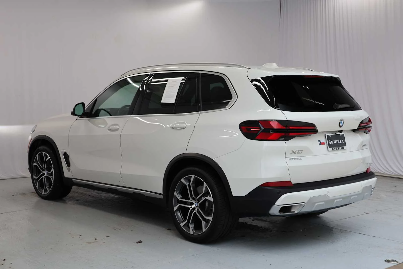 Certified Used 2026 Alpine White BMW sDrive40i image 6