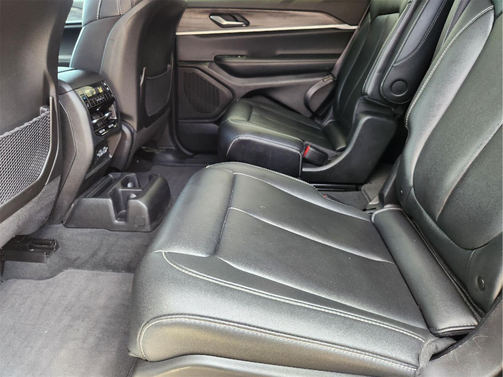 2023 Jeep Grand Cherokee L photo 31 of 35