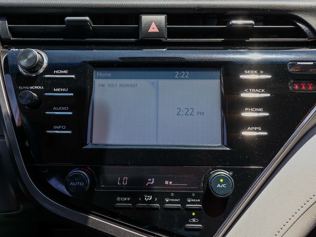 Used 2018 White Toyota SE image 27
