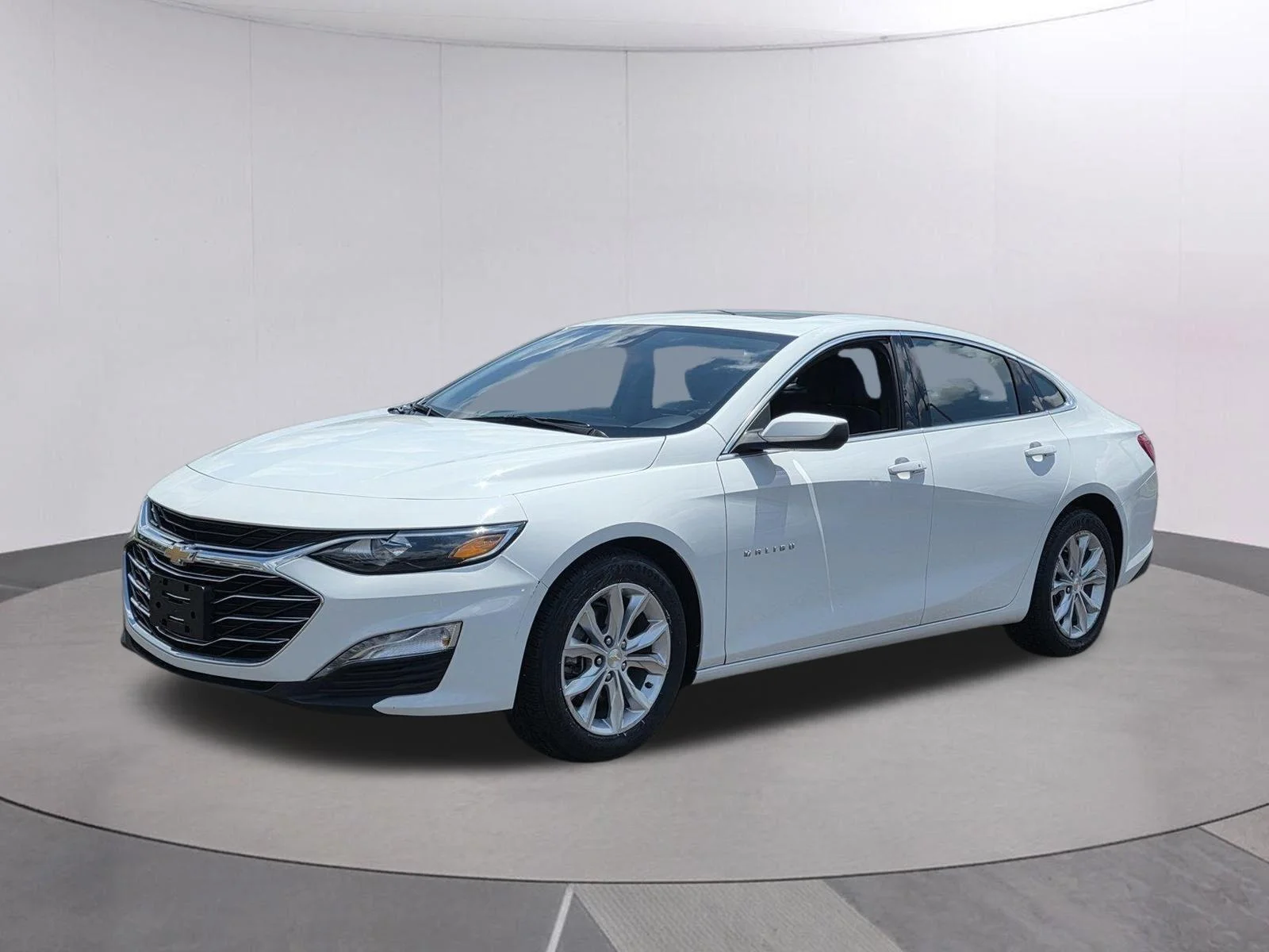 Used 2024 Summit White Chevrolet LT image 1
