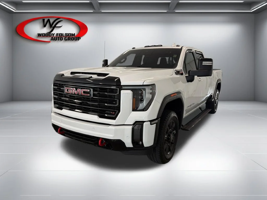 Used 2024 White GMC AT4 image 3