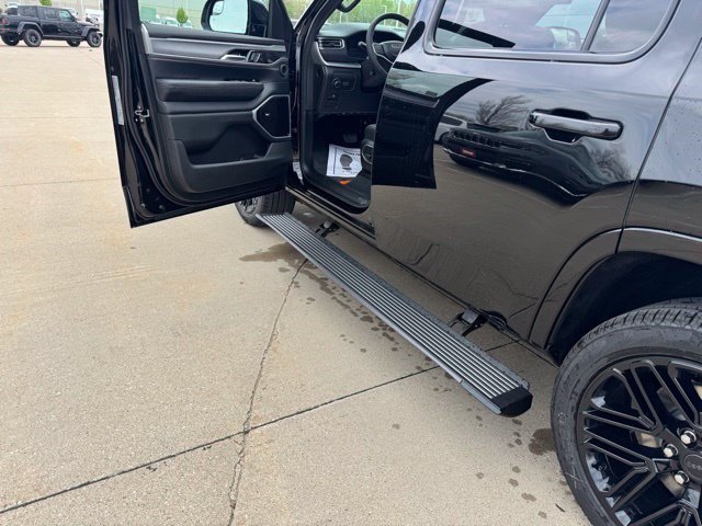 New 2026 High Gloss Black Exterior Paint Jeep Limited Reserve image 9