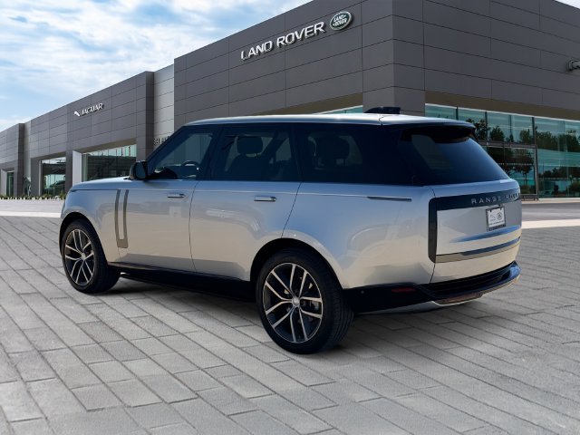 Used 2024 Silver Land Rover SE image 3