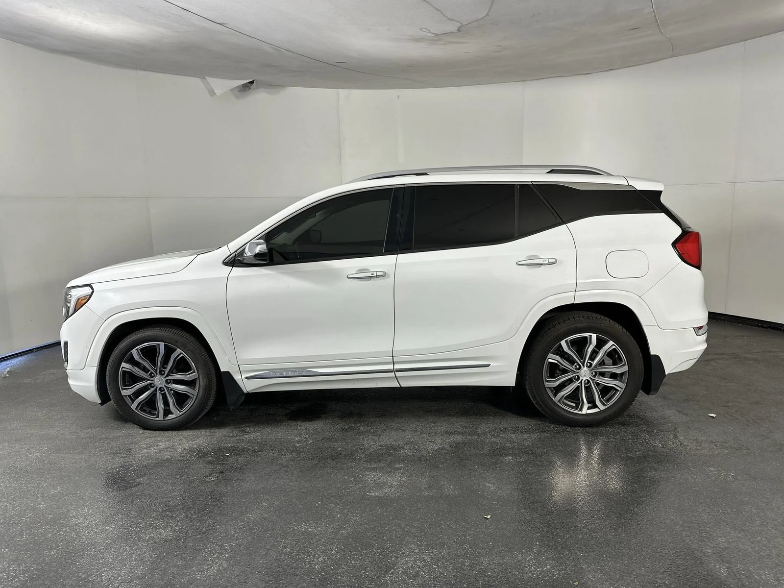 Used 2018 White GMC Denali image 5