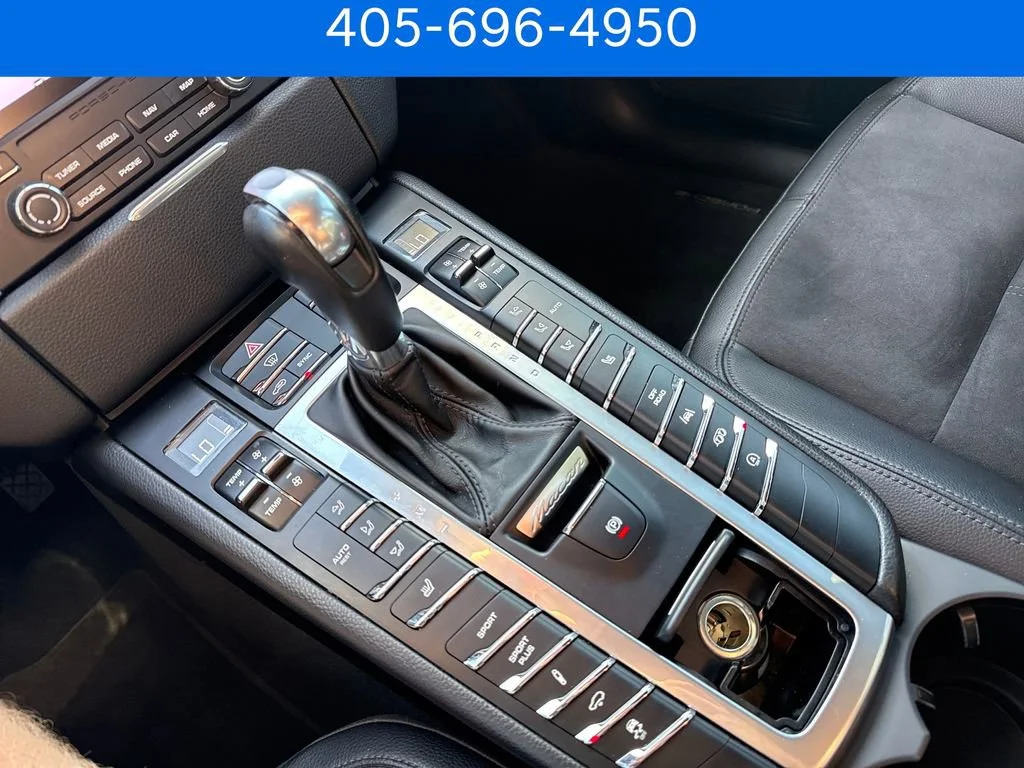 Pre-Owned 2018 Porsche Macan Base