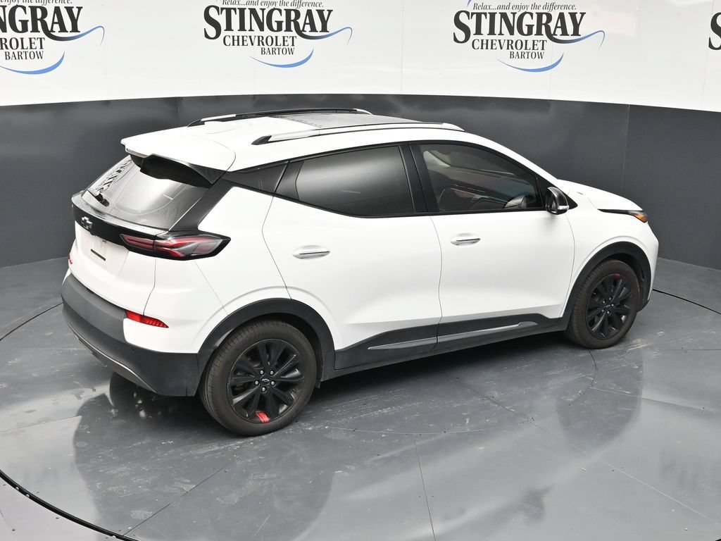 Used 2023 SUMMIT WHITE Chevrolet Premier image 18