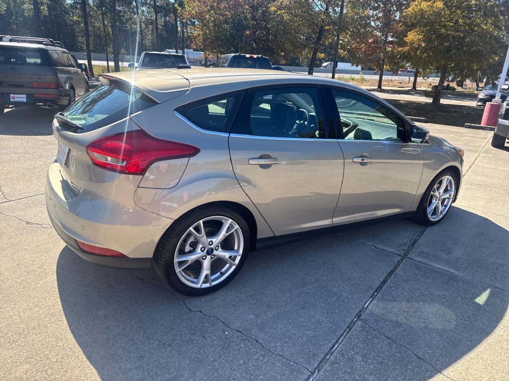 Used 2016  Ford Titanium image 7