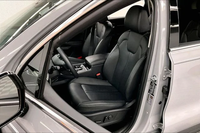 Used 2025 Wolf Gray Kia EX image 24