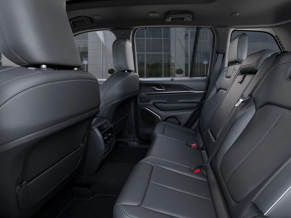New 2025 Silver Zynith Exterior Paint Jeep Limited image 24