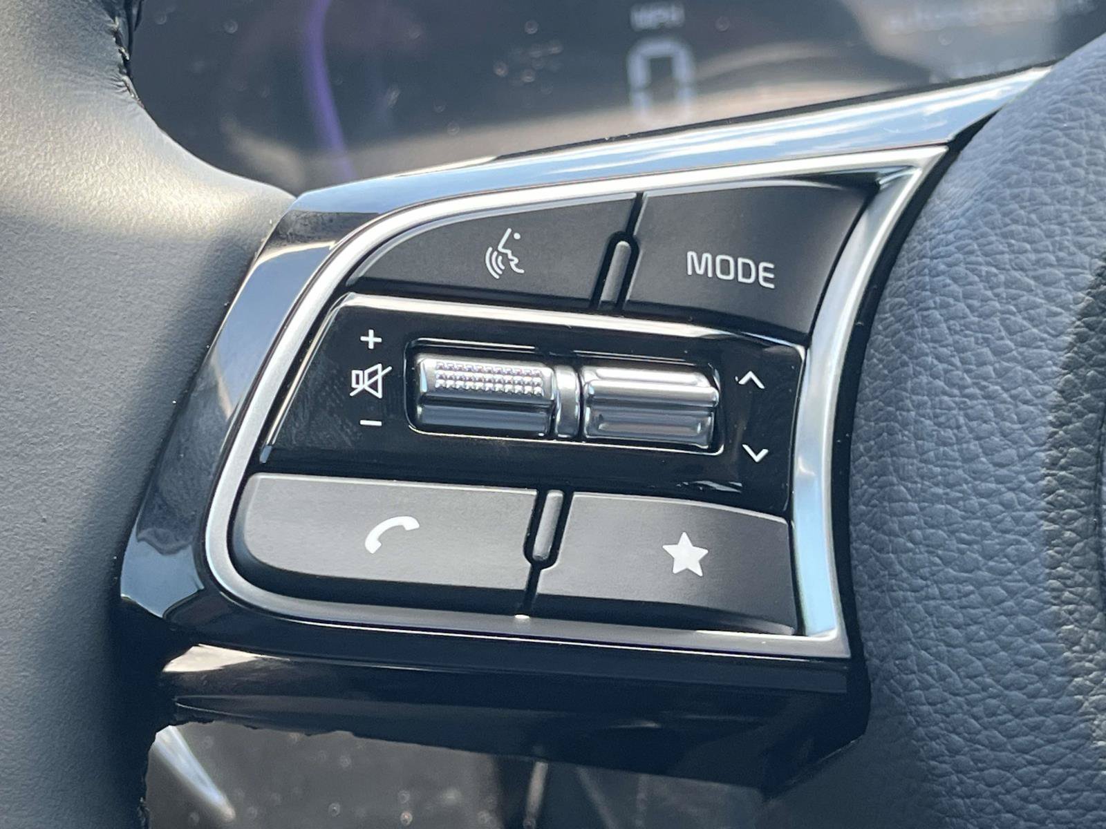 New 2026 Snow White Pearl Kia S image 25