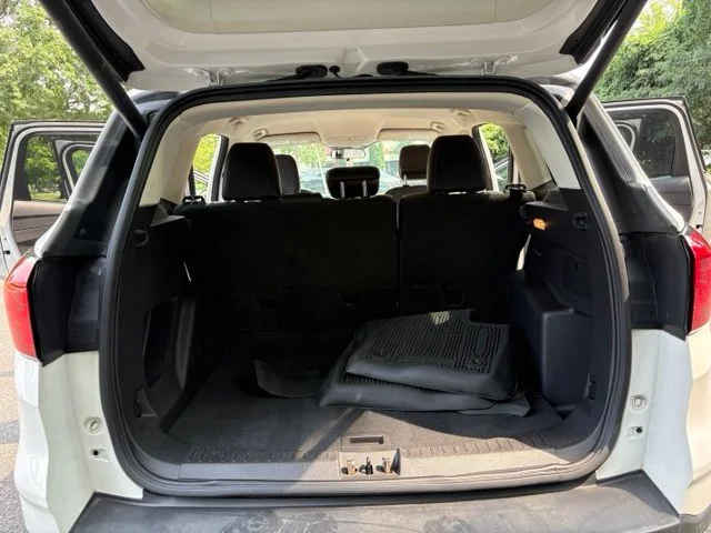 Used 2019 White Platinum Clearcoat Metallic Ford SEL image 31