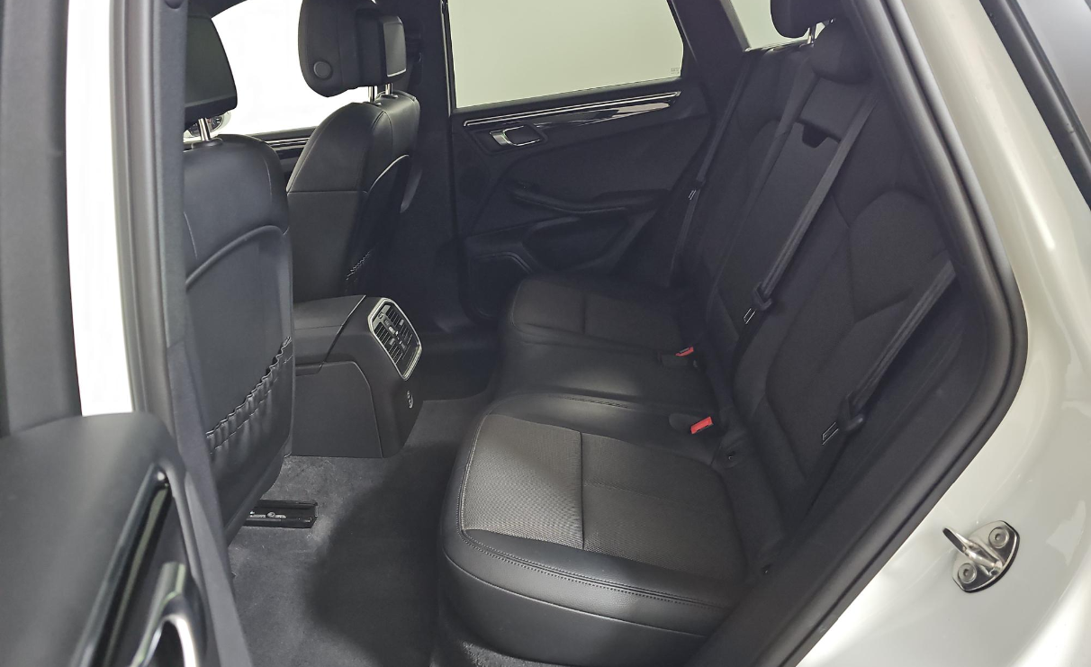 Used 2023 White Porsche Base image 5