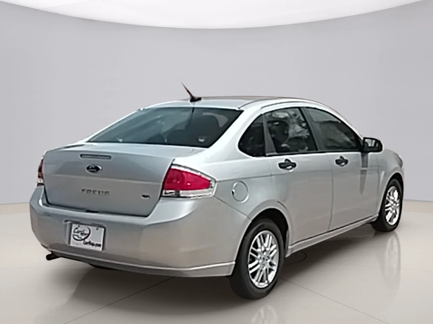 Used 2010 Silver Ford SE image 6