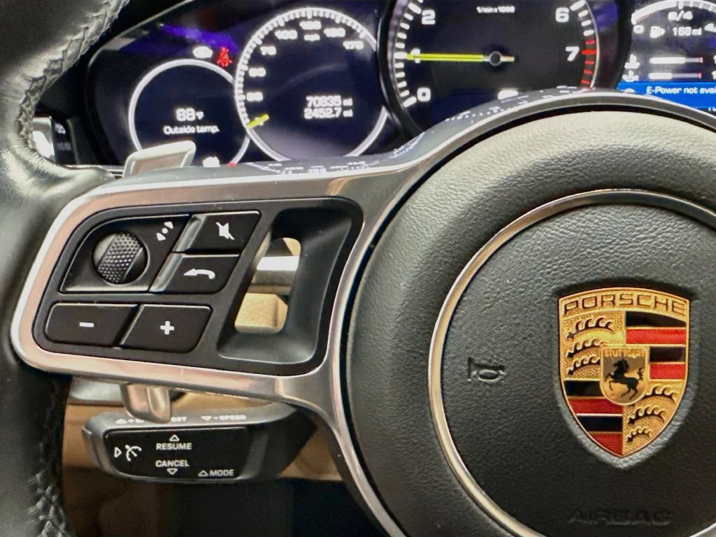 Used 2019  Porsche Base image 11