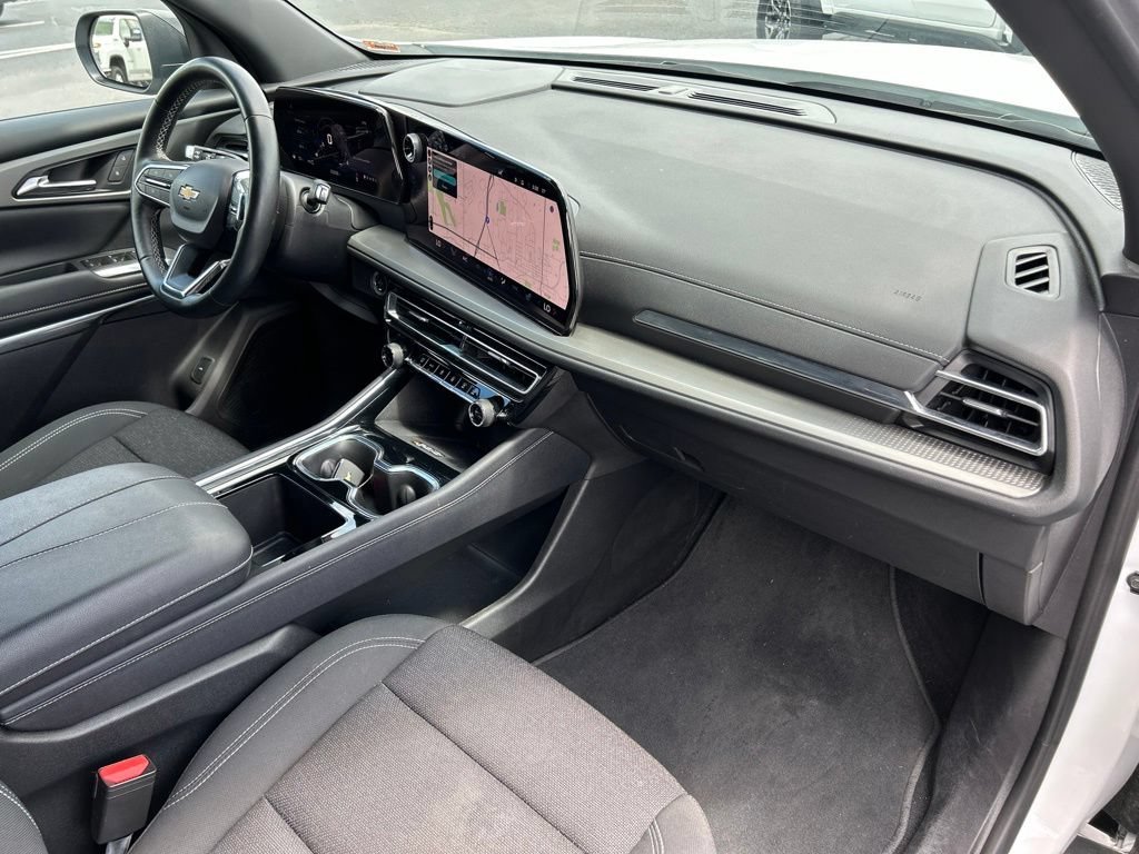 Used 2025 Summit White Chevrolet LT image 42