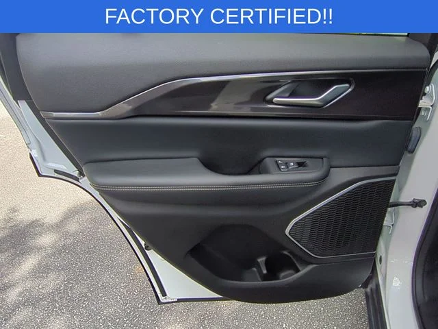 Used 2022 White Jeep Altitude image 28